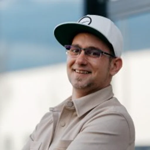 Portrait von Pascal Schildknecht, Gründer von AI AdBase