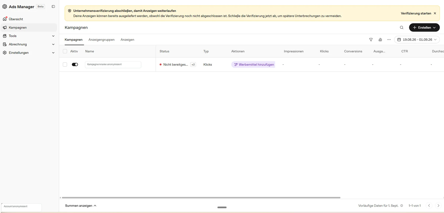 Ads Manager Kampagnenübersicht mit gelbem Banner Unternehmensverifizierung abschließen und Button Verifizierung starten.